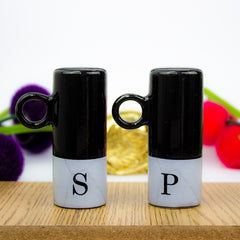 Salt and Pepper Set (Hold it) - waseeh.com