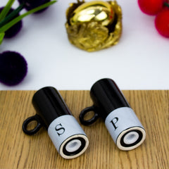 Salt and Pepper Set (Hold it) - waseeh.com